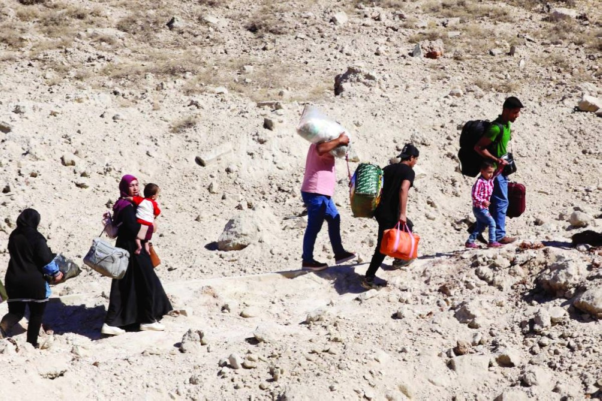 لبنانيون ينزحون مع استمرار المعارك بين إسرائيل و«حزب الله» | أرشيفية