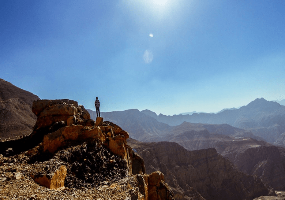 تعرف على أعلى قمة جبلية في الإمارات