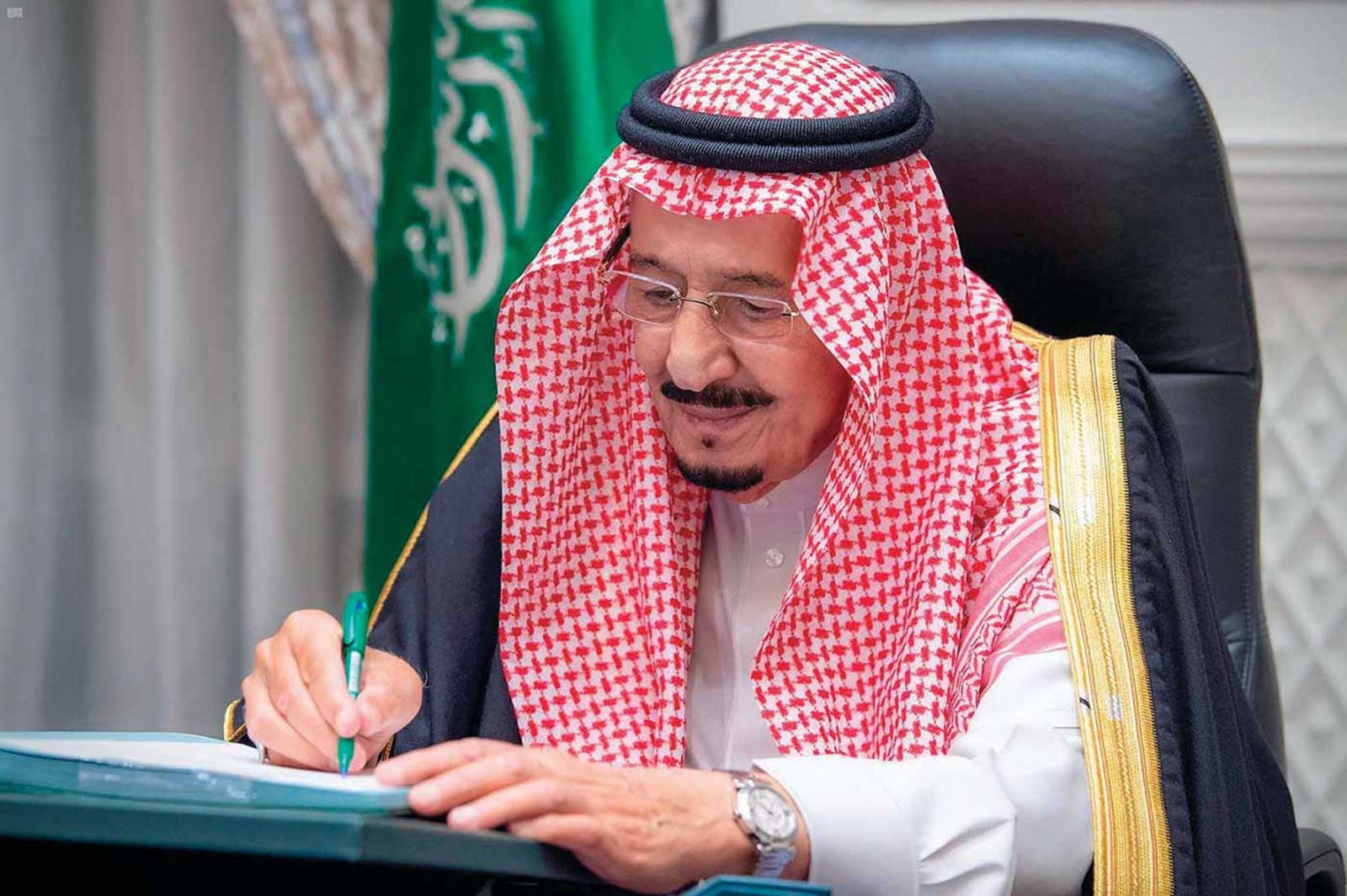 العاهل السعودي يعيّن عبد الرحمن آل مقرن نائباً لوزير الدفاع