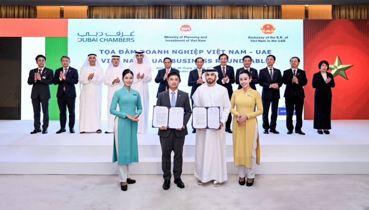 Emirates Airlines signs two memorandums of understanding with Vietnam Airlines and VietJet