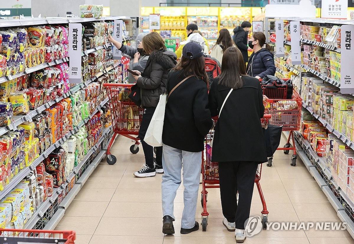 Record drop in retail sales in South Korea due to sluggish demand