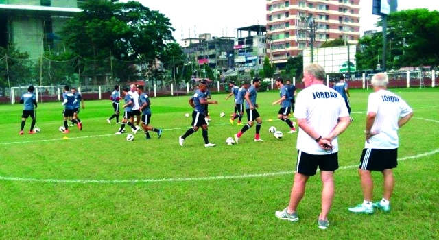 "■ جانب من تدريبات المنتخب الأردني في دكا  |  البيان"