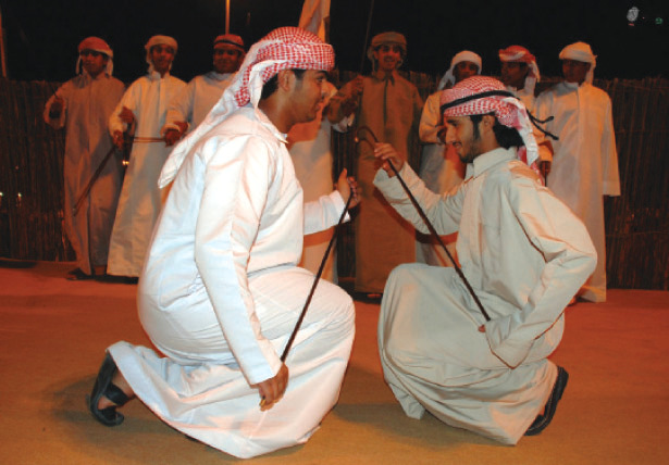 "يعد «الرزيف» من أكثر الفنون ارتباطاً بالبيئة الإماراتية"