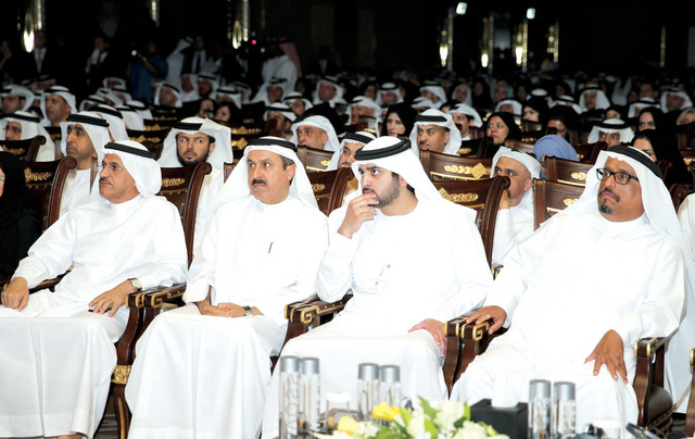 "مكتوم بن محمد وصقر غباش وسلطان المنصوري وضاحي خلفان"