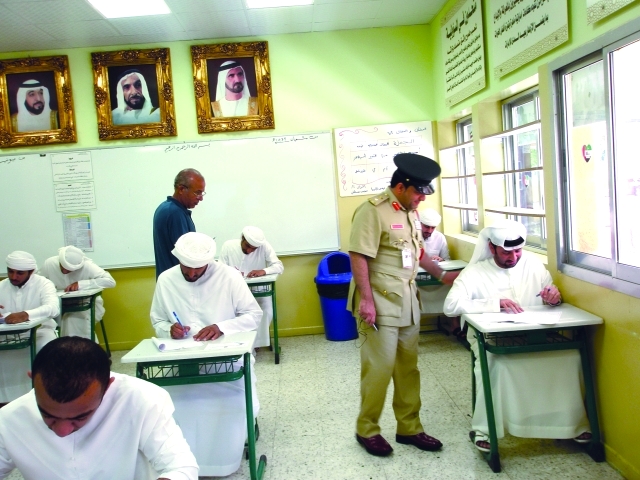 "■ زيارة تفقدية للجان الثانوية العامة بمركز تعليم الكبار  |  من المصدر"