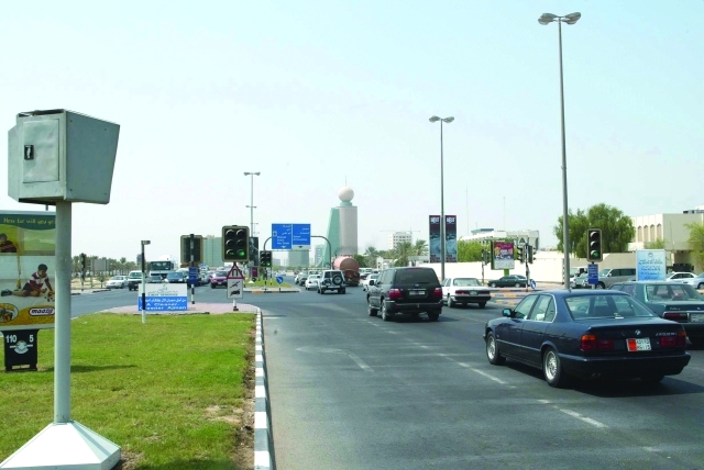 "رادارات الشارقة تنظم وتحد من الحوادث المرورية (أرشيفية)"