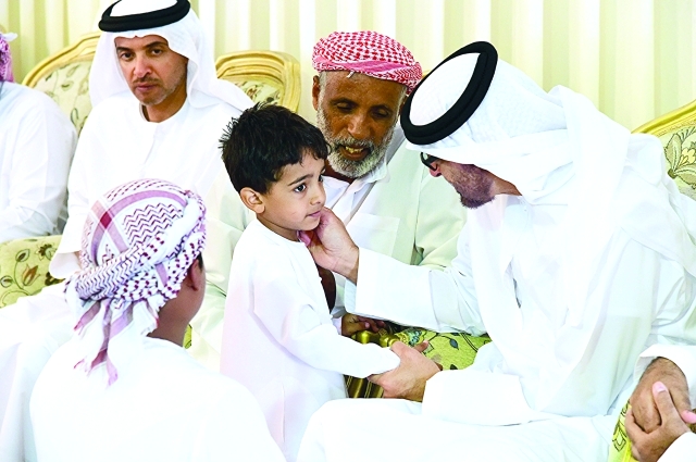 "■ محمد بن زايد في حديث أبوي لدى زيارته خيمة عزاء الشهيد سعيد الصريدي بحضور هزاع بن زايد  |  وام"