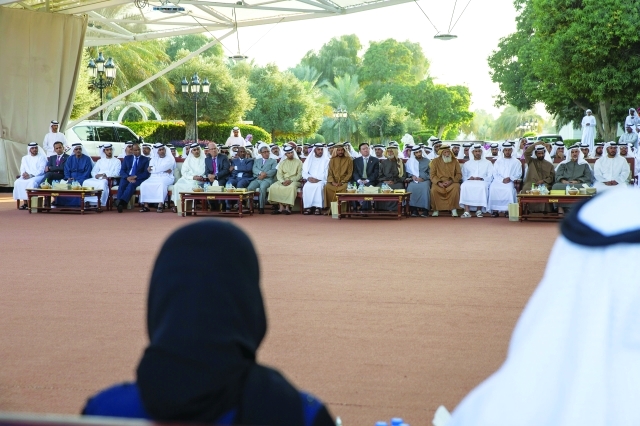 "■ جانب من الحضور خلال مجلس قصر البحر"