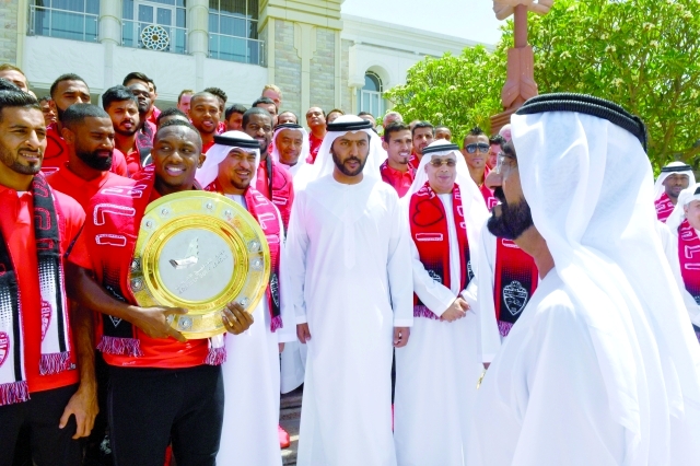 "■ .. وسموه يتحدث إلى لاعبي الأهلي بحضور عبد الله النابودة"