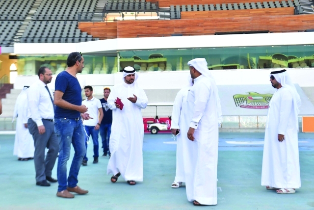 "اللجنة التنفيذية تتفقد ملعب المباراة بمدينة زايد  |  البيان"