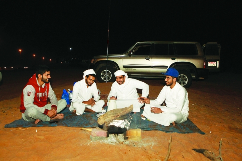 "شارع محمد بن زايد ملتقى عشاق التخييم والسهر |  البيان"