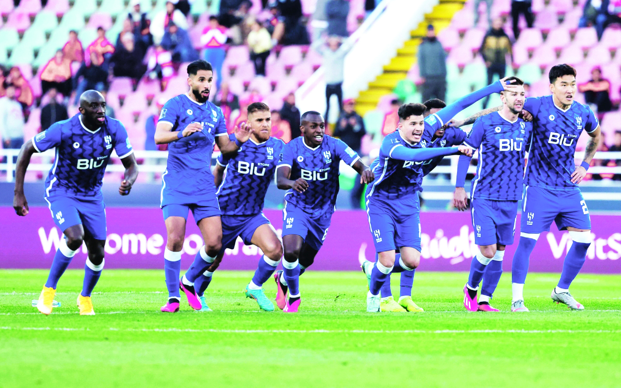 "فرحة لاعبي الهلال بالفوز على الوداد | أ ف ب"