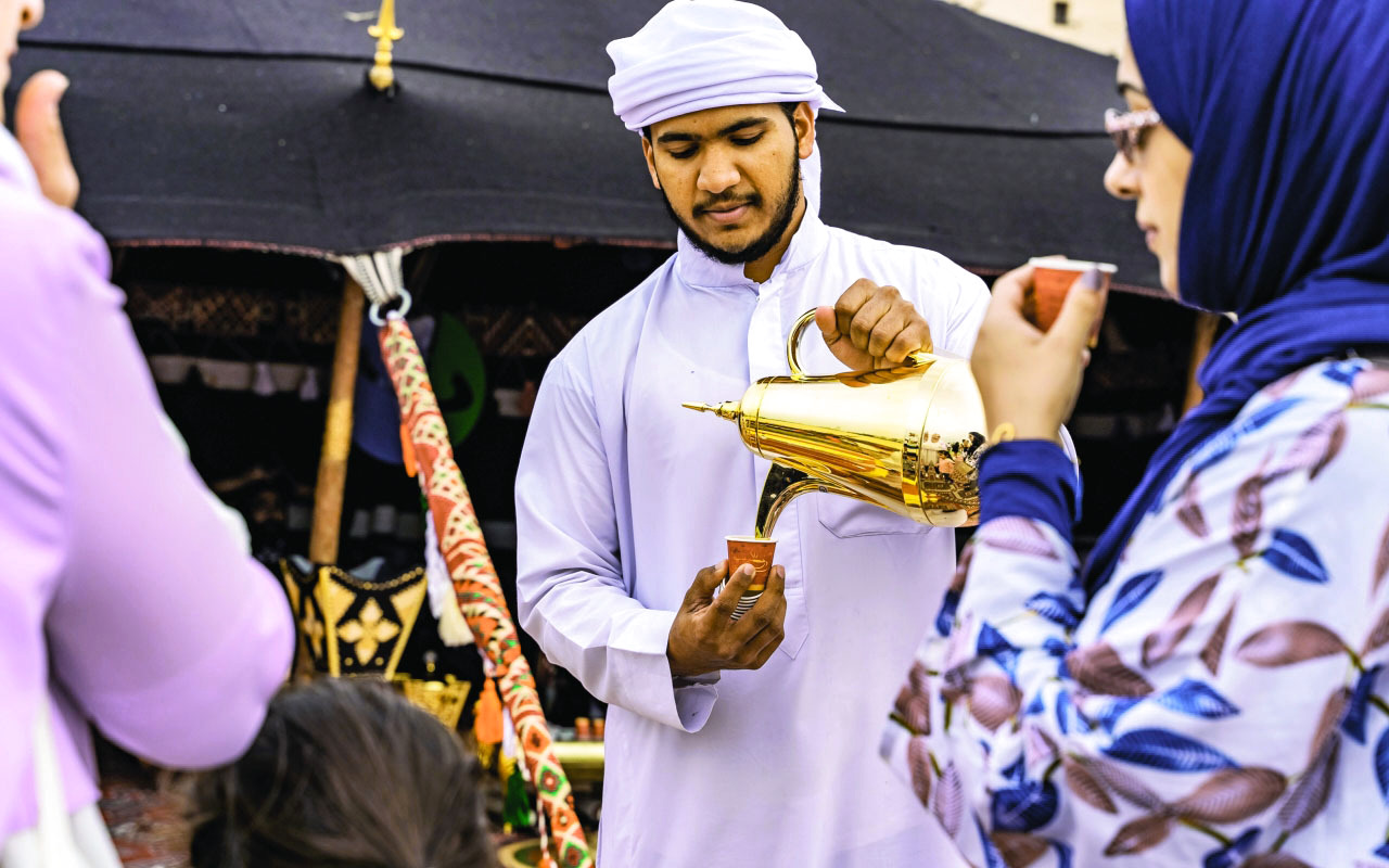 "ضيافة إماراتية في «كانتين الشاطئ»"