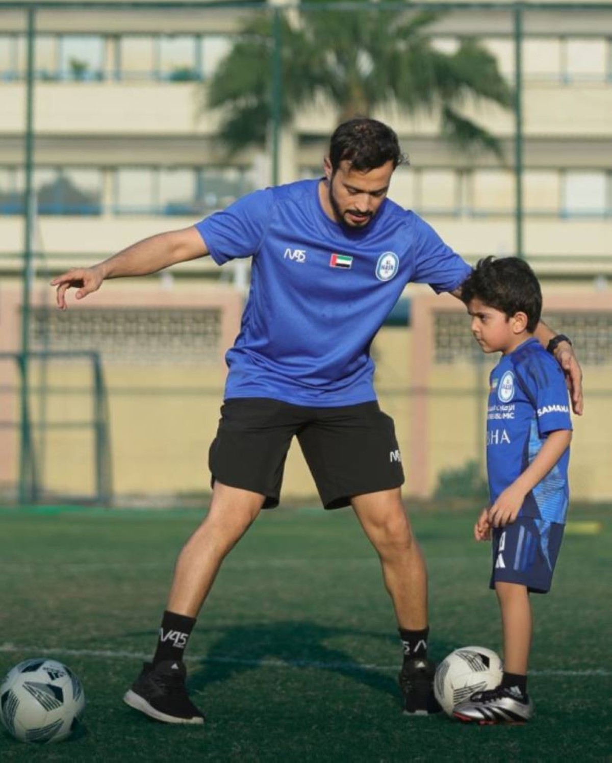 من تدريبات مدرسة الكرة بالنصر