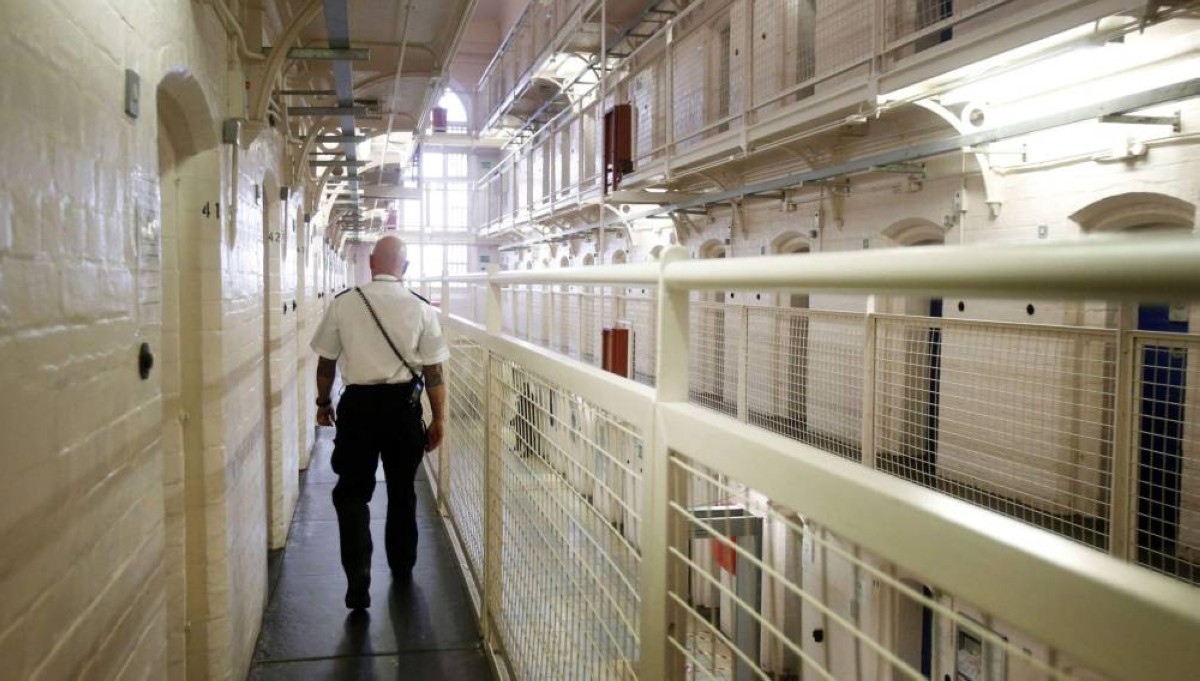 Prisoners’ salaries in Britain exceed those of their guards, teachers and chemists