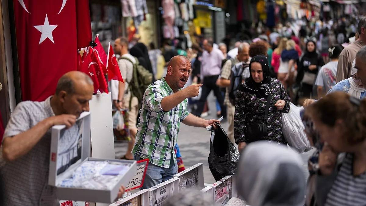 التضخم في تركيا أعلى من المتوقع وسط احتمال خفض الفائدة