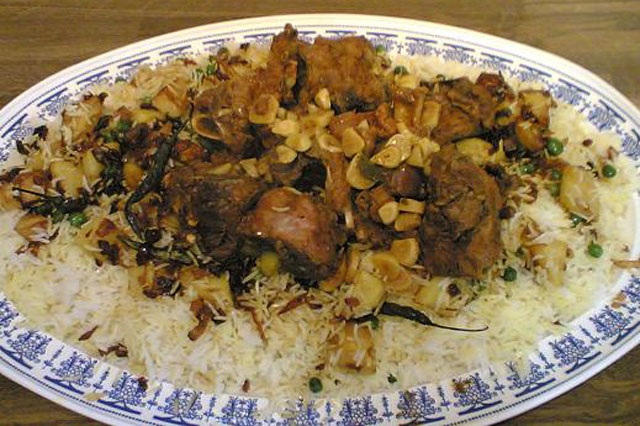 الكبسة: وجبة من الوجبات التي تتكون أساساً من الأرز طويل الحبة والتي تقدم في دول الخليج - الأرز طويل الحبة في الكبسة