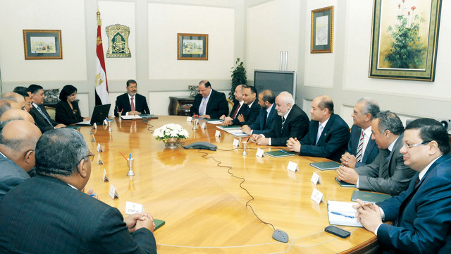 الصورة : مرسي يترأس اجتماعا سياسيا بحضور قنديل للتحضير للمرحلة المقبلة		رويترز