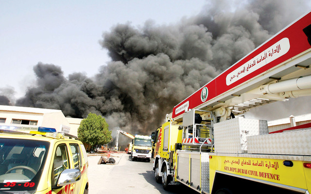 الصورة : حريق ضخم في مستودعات بمنطقة راس الخور العوير في دبي		  تصوير ــ مصطفى الاميري