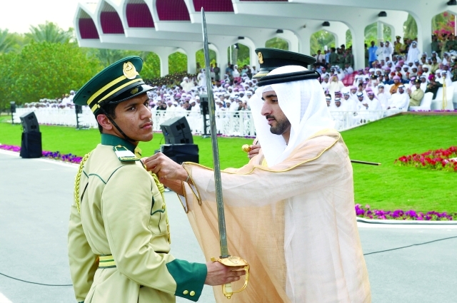 الصورة : ■ ولي عهد دبي يكرم أوائل الخريجين