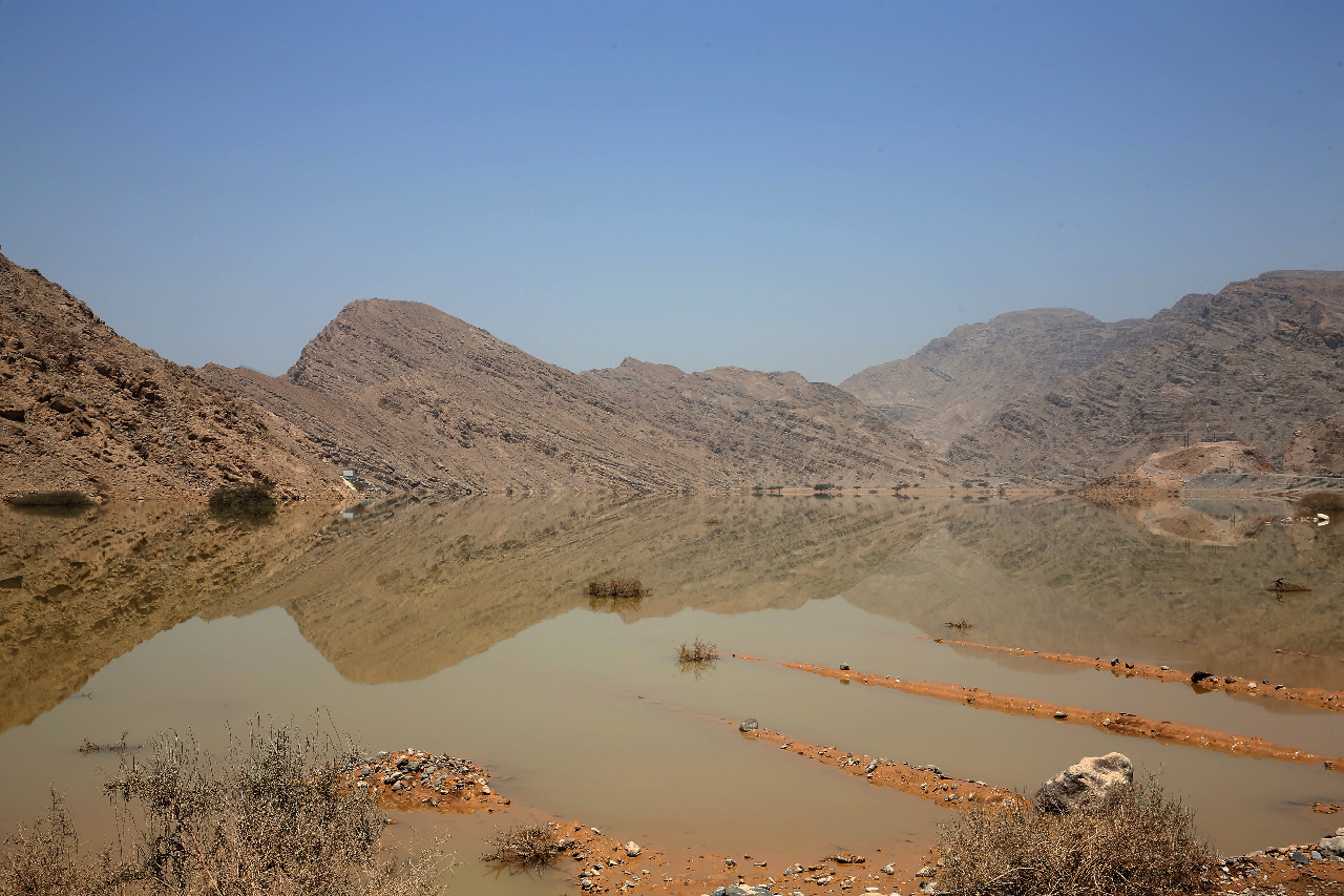 الصورة: يستقطب سد وادي البيح في رأس الخيمة العديد من العائلات والسياح الذين يتوافدون إليه بهدف الاستمتاع بجماليات الجبال والطبيعة المحلية الخلابة، لاسيما في موسم الأمطار.

تصوير: إبراهيم صادق