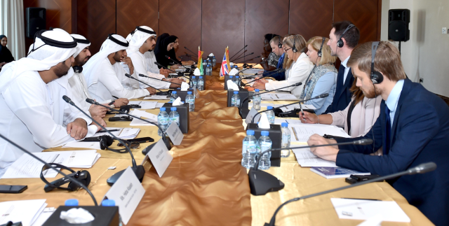 اللجنة القنصلية السابعة الإماراتية البريطانية تعقد أعمالها في أبوظبي 