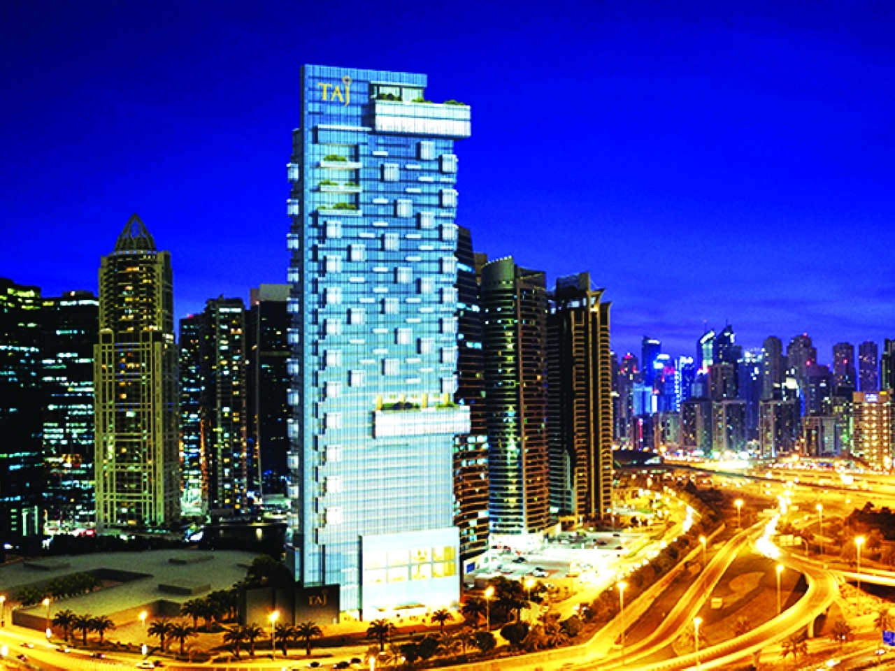 Movenpick lake towers. Дубай Марина Лейк Тауэрс. Отель Дубай Jumeirah Lake Towers. Джумейра Лейкс Тауэрс Дубай. Taj Дубай.