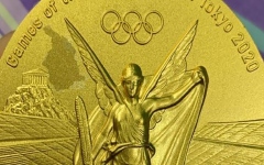 الصورة: الصورة: فضيحة في أولمبياد طوكيو.. الميداليات الذهبية بدأت تتقشر