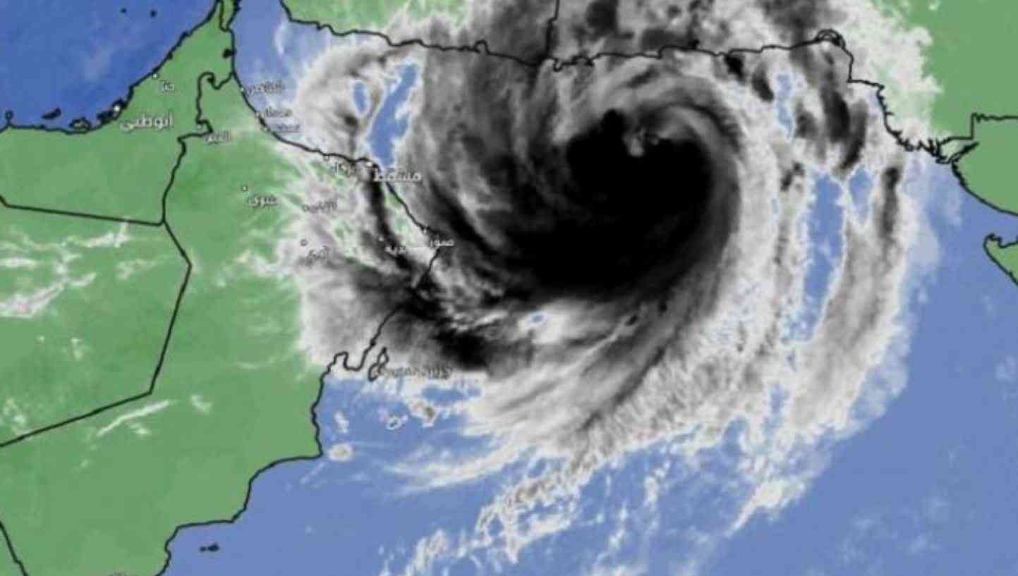 الأرصاد العمانية: خفض تصنيف الإعصار شاهين إلى عاصفة مدارية