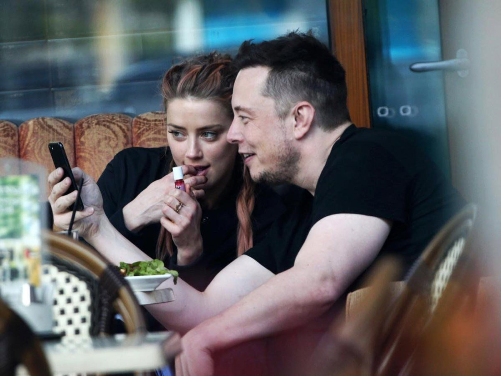 Эмбер херд и илон маск. Amber heard Elon Musk San Miguel de Allende lunch. Илон Маск экс в троём.