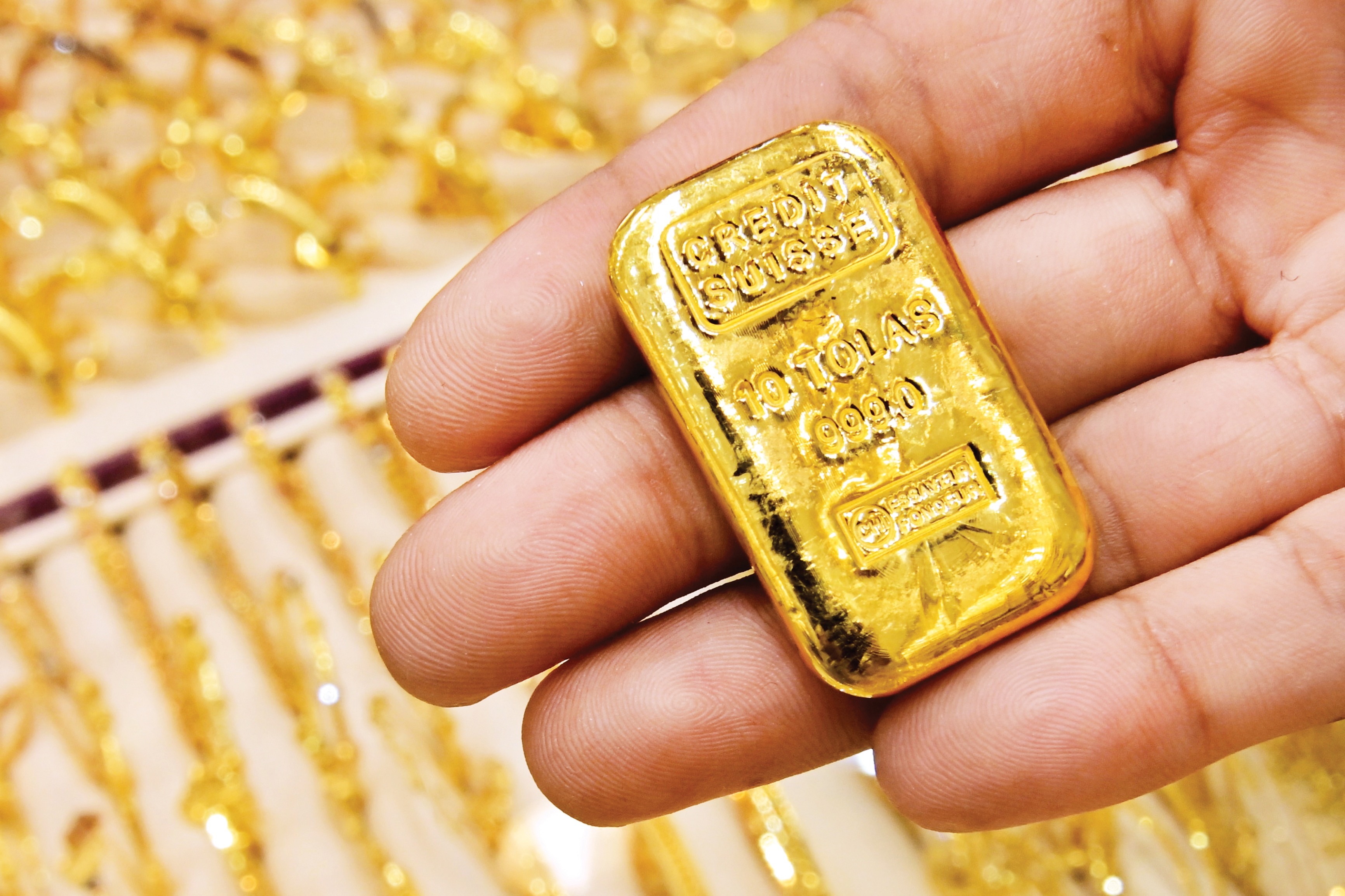 الذهب يتراجع مع صعود الدولار وعوائد السندات Image