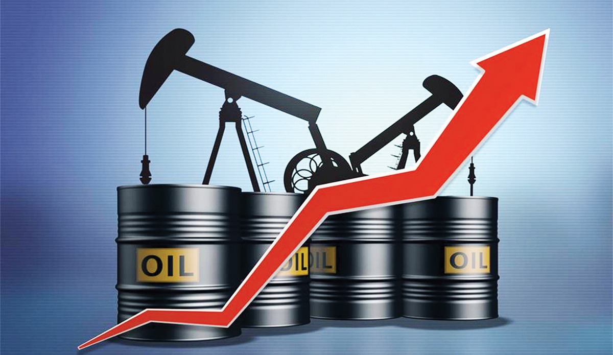 النفط يرتفع أكثر من 1% بفضل تراجع الدولار