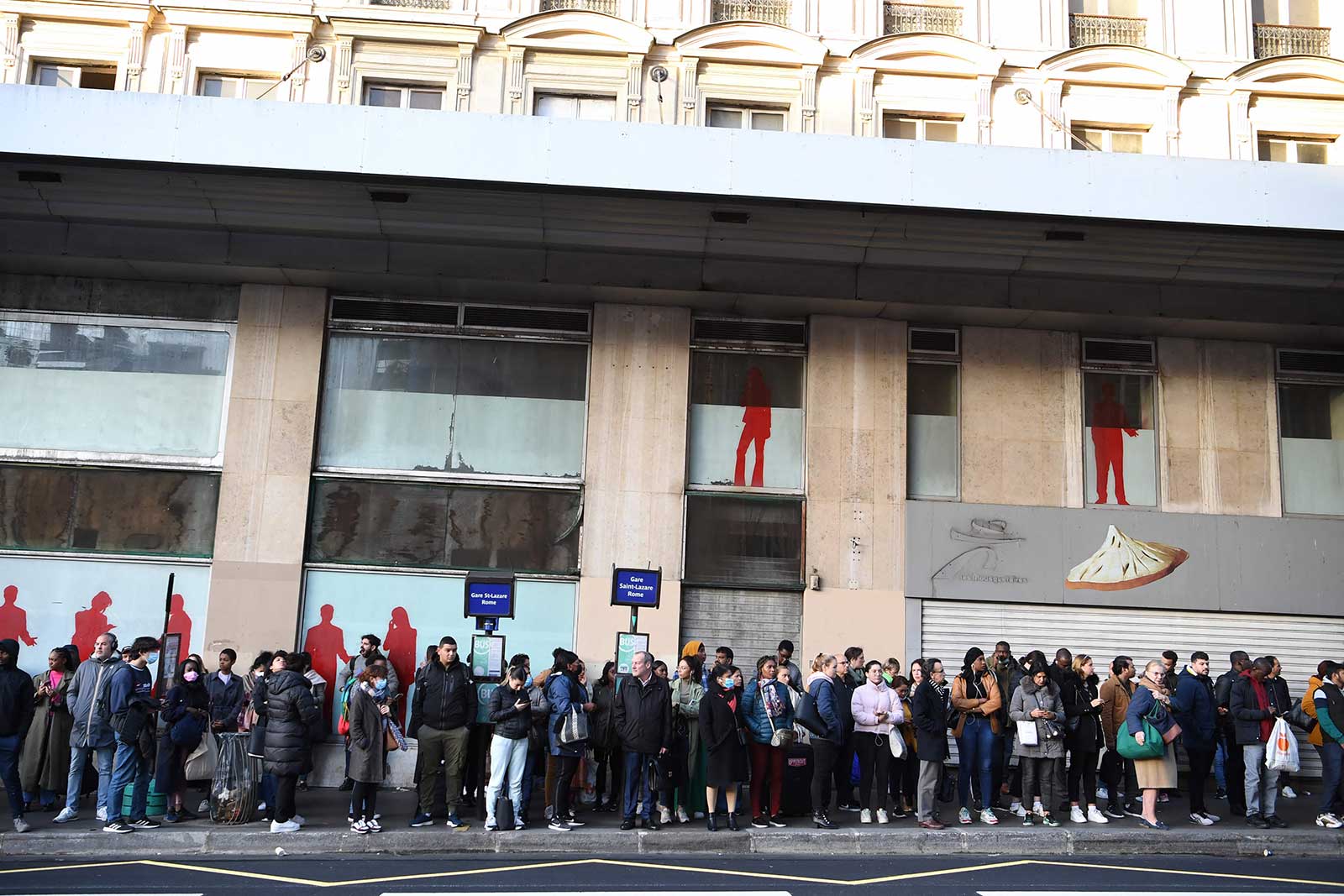 إضراب عمال النقل العام في لندن وباريس للمطالبة بزيادة الأجور