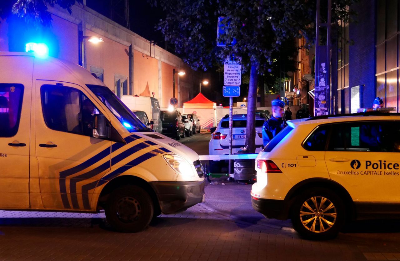 وفاة ضابط شرطة وإصابة آخر بعد هجوم طعن في بلجيكا