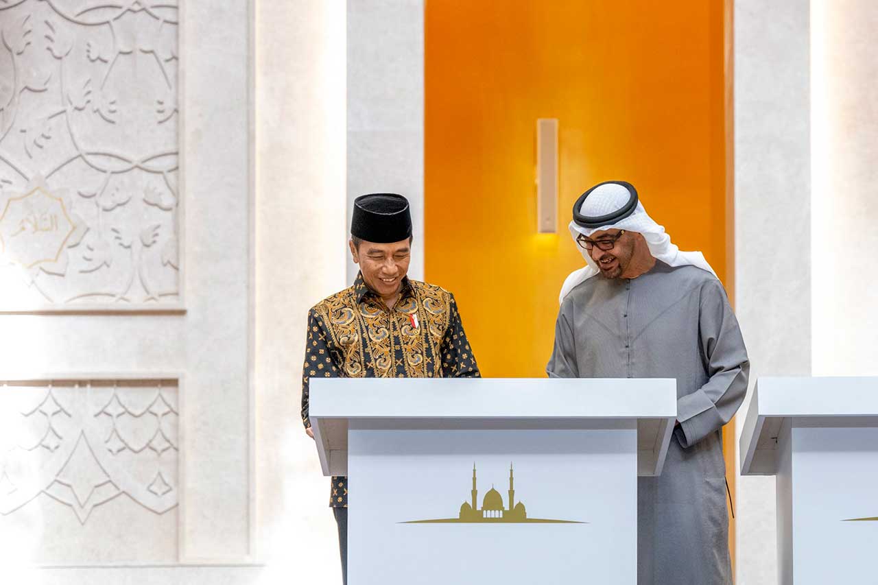 رئيس الدولة والرئيس الإندونيسي يفتتحان جامع الشيخ زايد في مدينة سولو