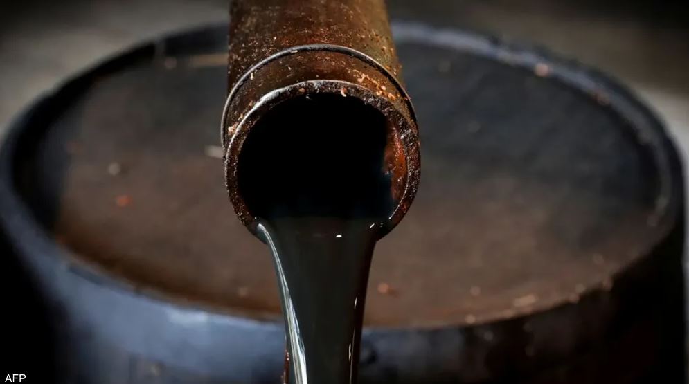 النفط يخسر أكثر من دولار للبرميل بفعل محادثات تحديد سعر النفط الروسي