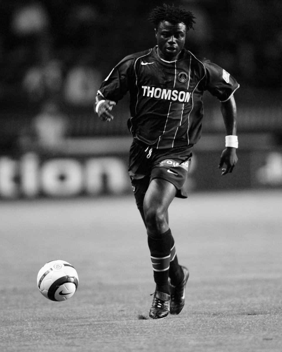 وفاة الكاميروني مبامي لاعب باريس سان جيرمان السابق عن 40 عاما