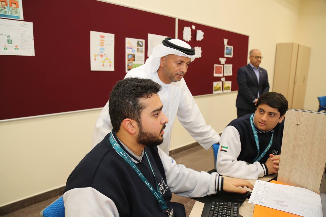 «أبوظبي التقني» ينظم تحدي المهارات الهندسية والتكنولوجية بمشاركة 600 مواطن ومواطنة