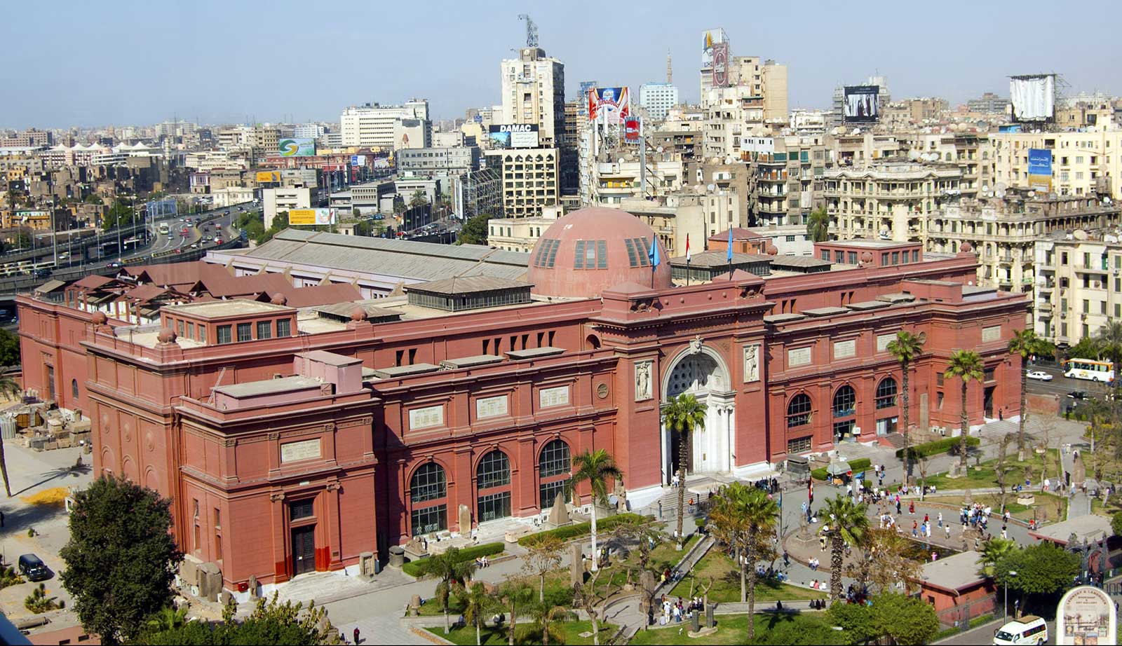 مصر تكشف حقيقة إغلاق متحفها في التحرير