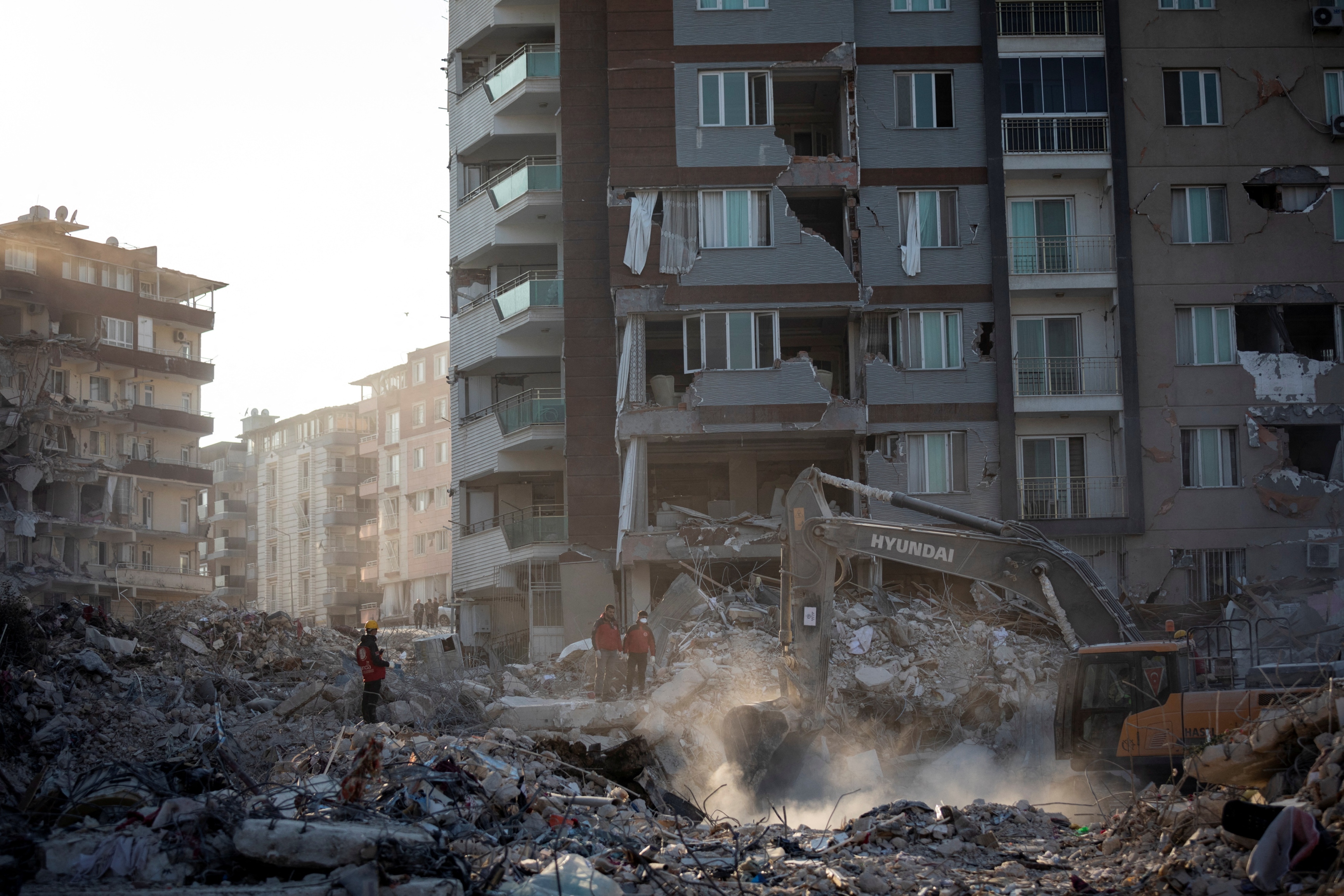 مقتل 3 أشخاص وإصابة 213 جراء الزلزال الأخير في تركيا