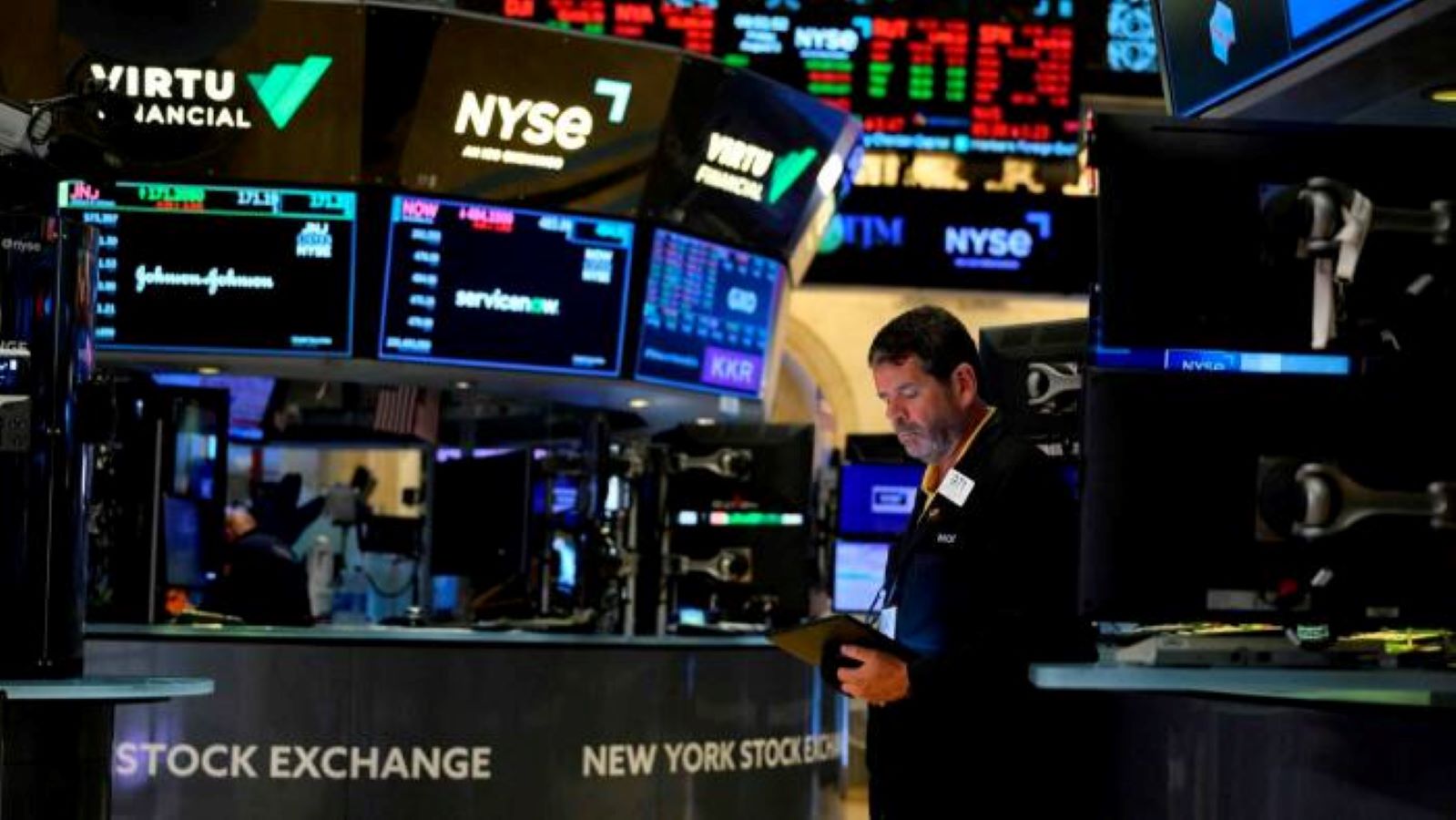 الأسهم الأمريكية تغلق على انخفاض كبير وتسجل أكبر خسارة أسبوعية في 2023