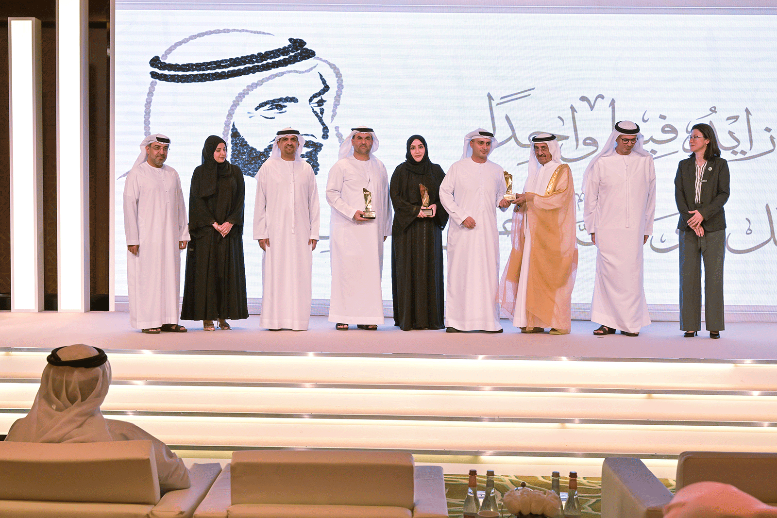 حشر آل مكتوم يكرّم الفائزين بجائزة وطني الإمارات للعمل الإنساني
