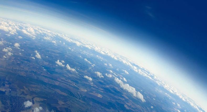 كيف ينظف الغلاف الجوي للأرض نفسه؟