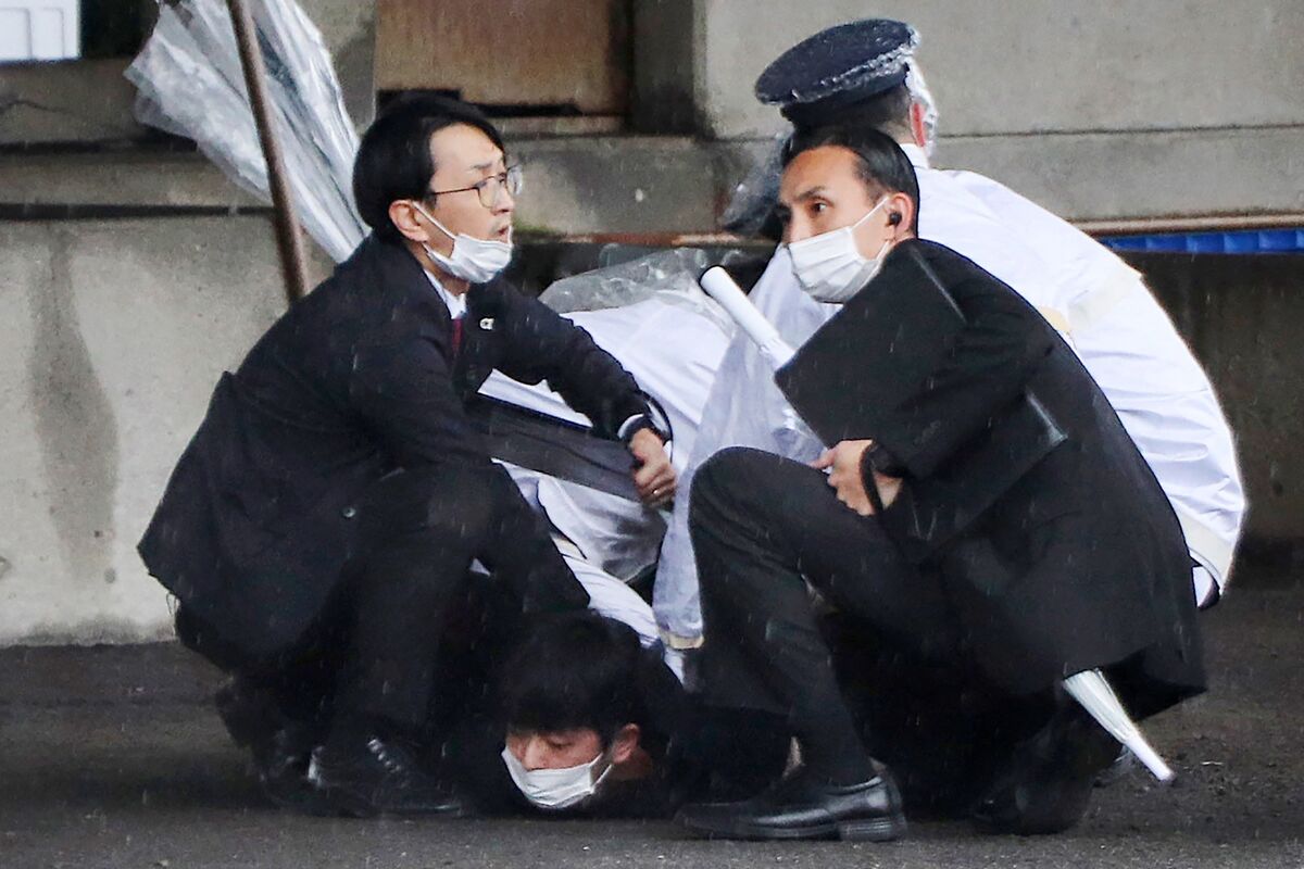 منفذ الهجوم على رئيس الوزراء الياباني كيشيدا يواجه عدة تهم