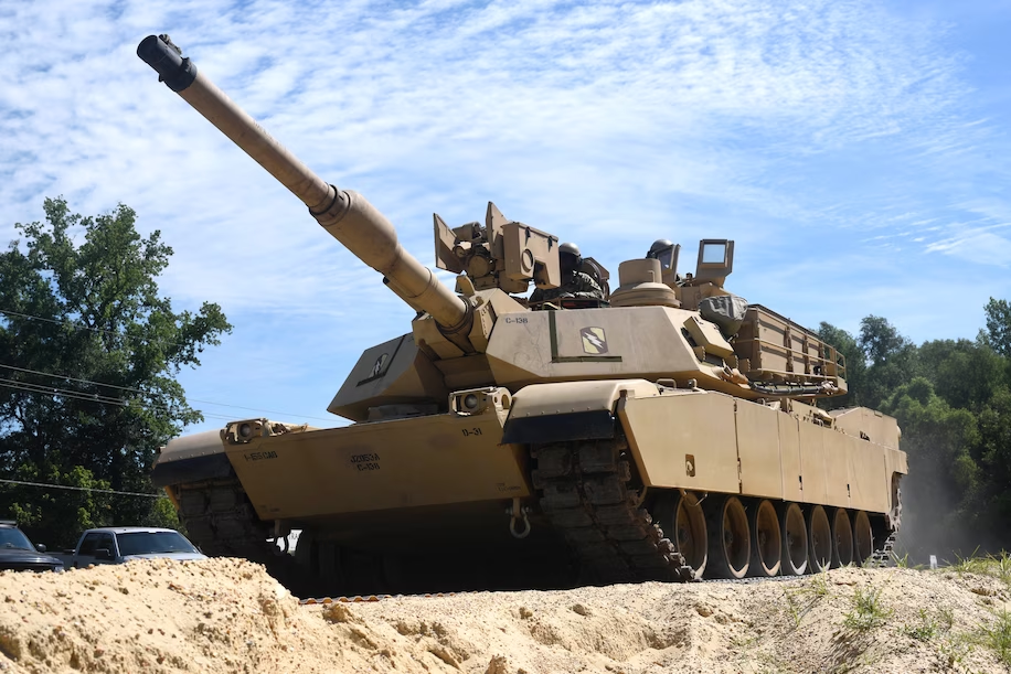 دبابات أبرامز الأمريكية تصل ألمانيا لتدريب قوات أوكرانية