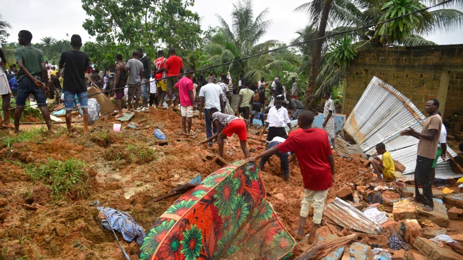 مصرع عائلة بكاملها بانهيار أرضي في ساحل العاج