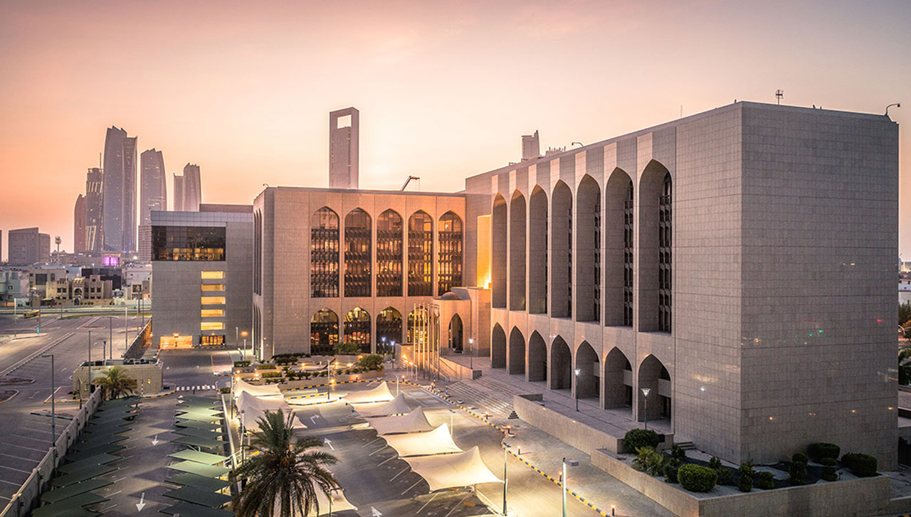 المصرف المركزي يبقي توقعاته بنمو اقتصاد الإمارات بنسبة 4.3% خلال 2024