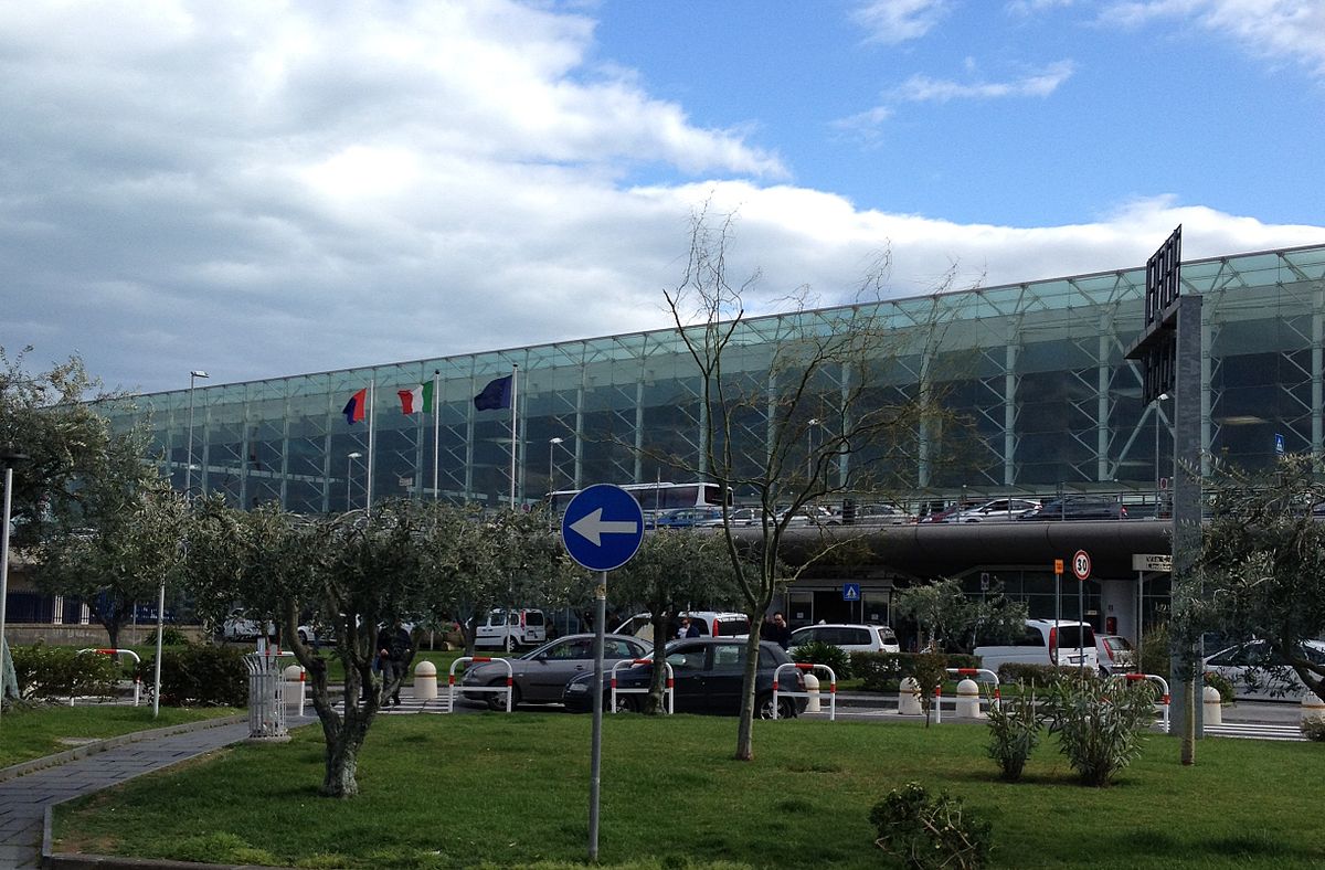 حريق في مطار كاتانيا الإيطالي وتعليق الرحلات الجوية