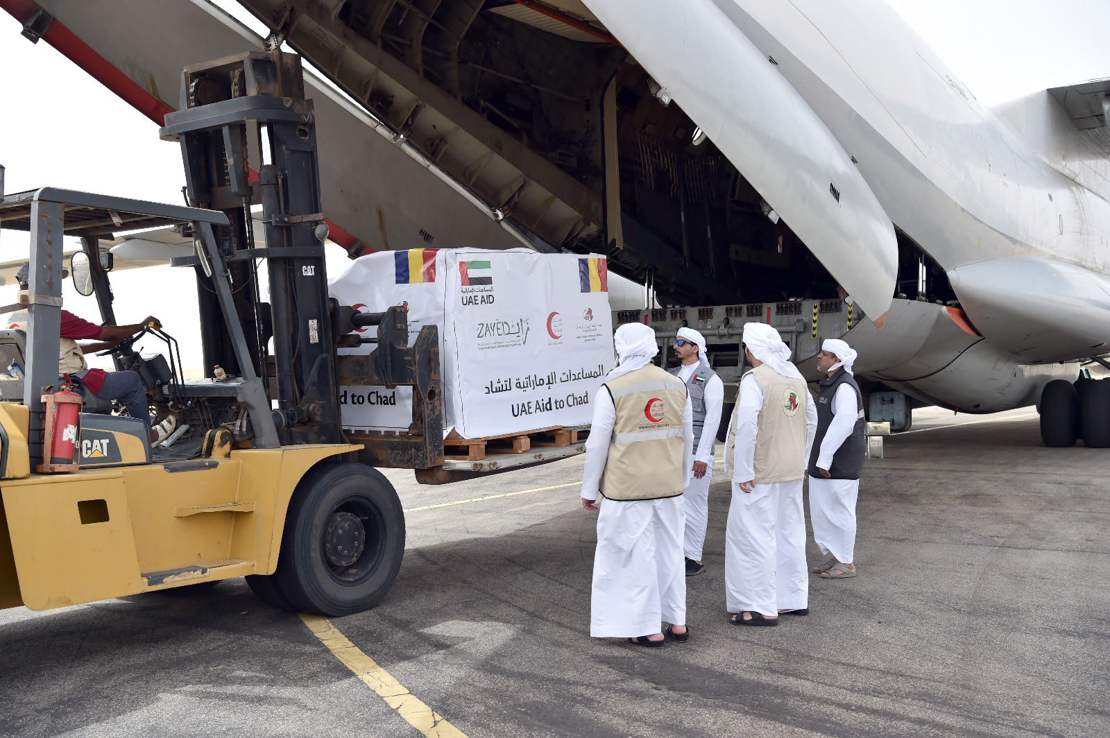 وصول طائرة مساعدات إماراتية إلى تشاد تحمل طروداً غذائية دعماً للاجئين السودانيين