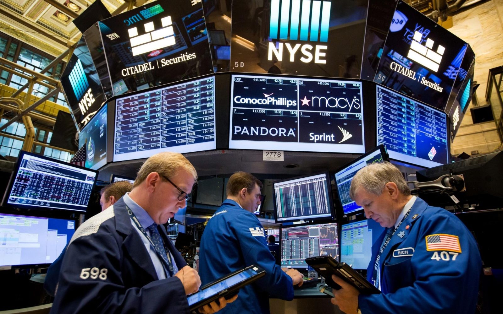 الأسهم الأمريكية تغلق مرتفعة مع تحسن الثقة في آفاق الاقتصاد
